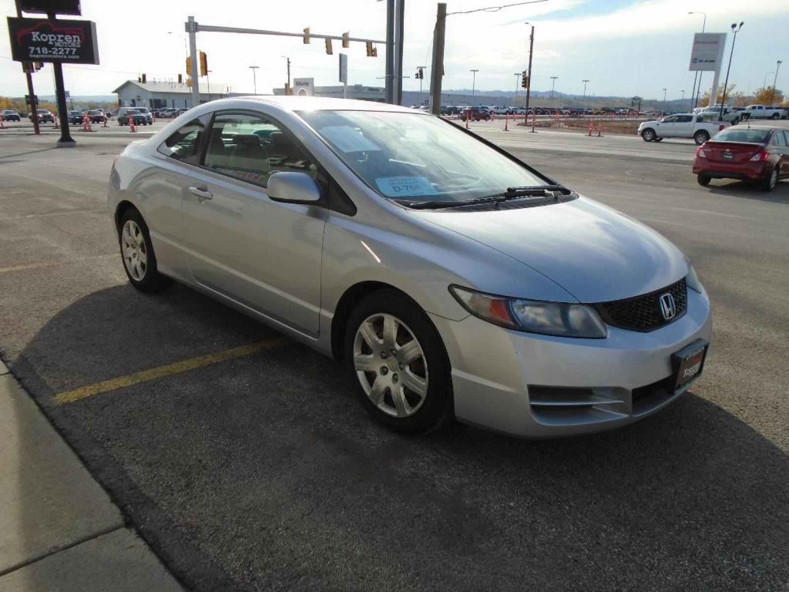 2010 Alabaster Silver Metallic /Gray Honda Civic LX (2HGFG1B64AH) with an 1.8 liter 4 Cylinder Engine engine, Automatic transmission, located at 222 N Cambell St., Rapid City, SD, 57701, (866) 420-2727, 44.081833, -103.191032 - This vehicle is front wheel drive. This model has a 1.8 liter 4 Cylinder Engine high output engine. This unit emanates grace with its stylish gray exterior. Stay safe with additional front side curtain airbags. It has an automatic transmission. Light weight alloy wheels on this 2010 Honda Civic are - Photo #3