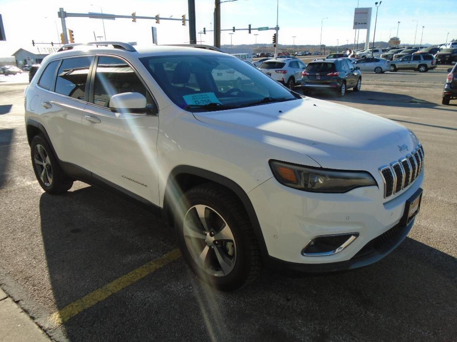 2019 Bright White Clearcoat Jeep Cherokee Limited (1C4PJMDX1KD) with an 3.2 liter V6 Cylinder Engine engine, Automatic transmission, located at 222 N Cambell St., Rapid City, SD, 57701, (866) 420-2727, 44.081833, -103.191032 - Good News! This certified CARFAX 1-owner vehicle has only had one owner before you. See what's behind you with the back up camera on this unit. Bluetooth technology is built into this Jeep Cherokee, keeping your hands on the steering wheel and your focus on the road. Our dealership has already run t - Photo #4