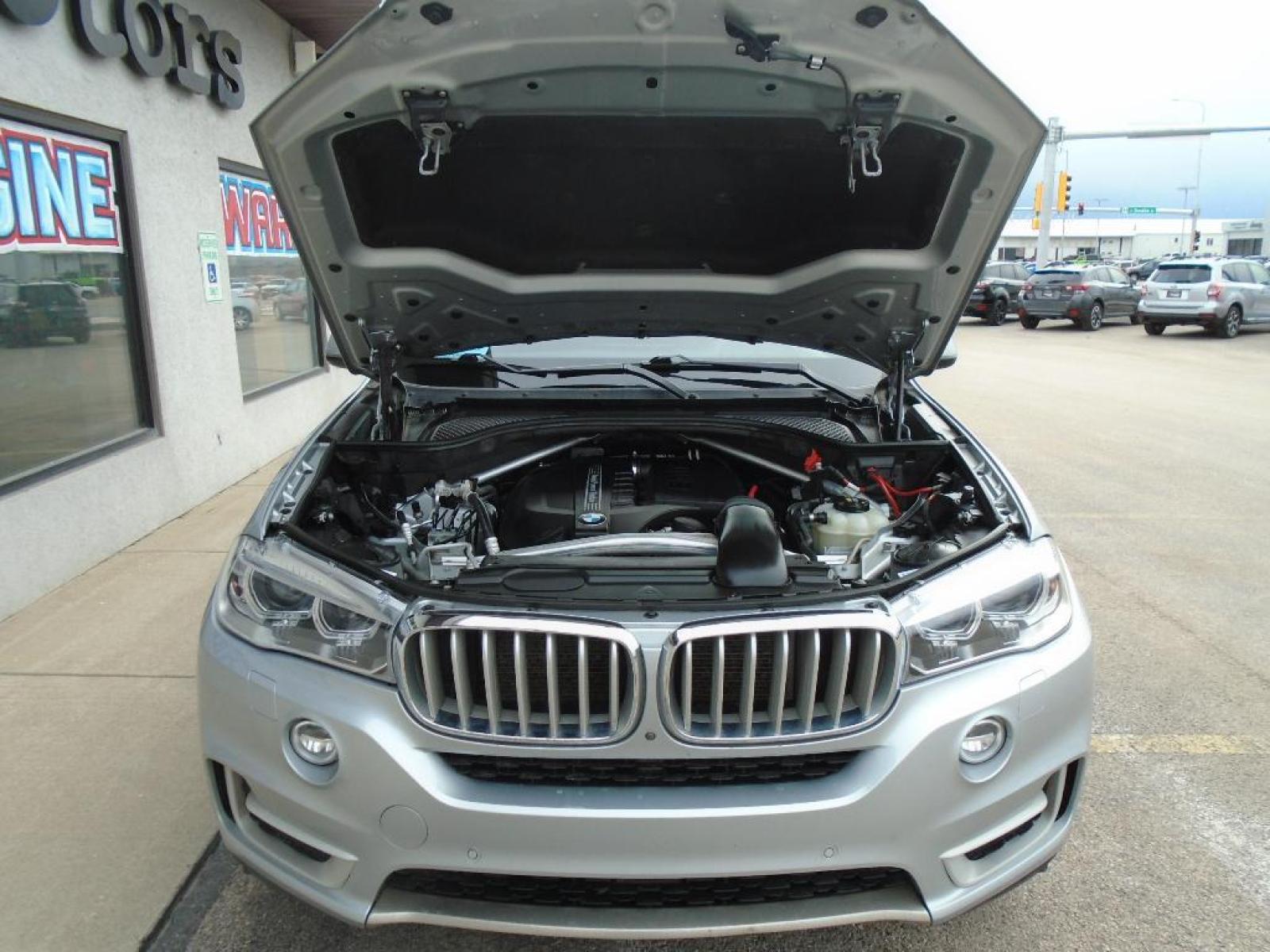 2016 SILVER BMW X5 xDrive35i (5UXKR0C55G0) with an 3.0 liter Straight 6 Cylinder Engine engine, Automatic transmission, located at 222 N Cambell St., Rapid City, SD, 57701, (866) 420-2727, 44.081833, -103.191032 - The state of the art park assist system will guide you easily into any spot. You'll never again be lost in a crowded city or a country region with the navigation system on this BMW X5. This mid-size suv shines with an exquisite metallic silver exterior finish. Make room for more passengers, carry e - Photo #37