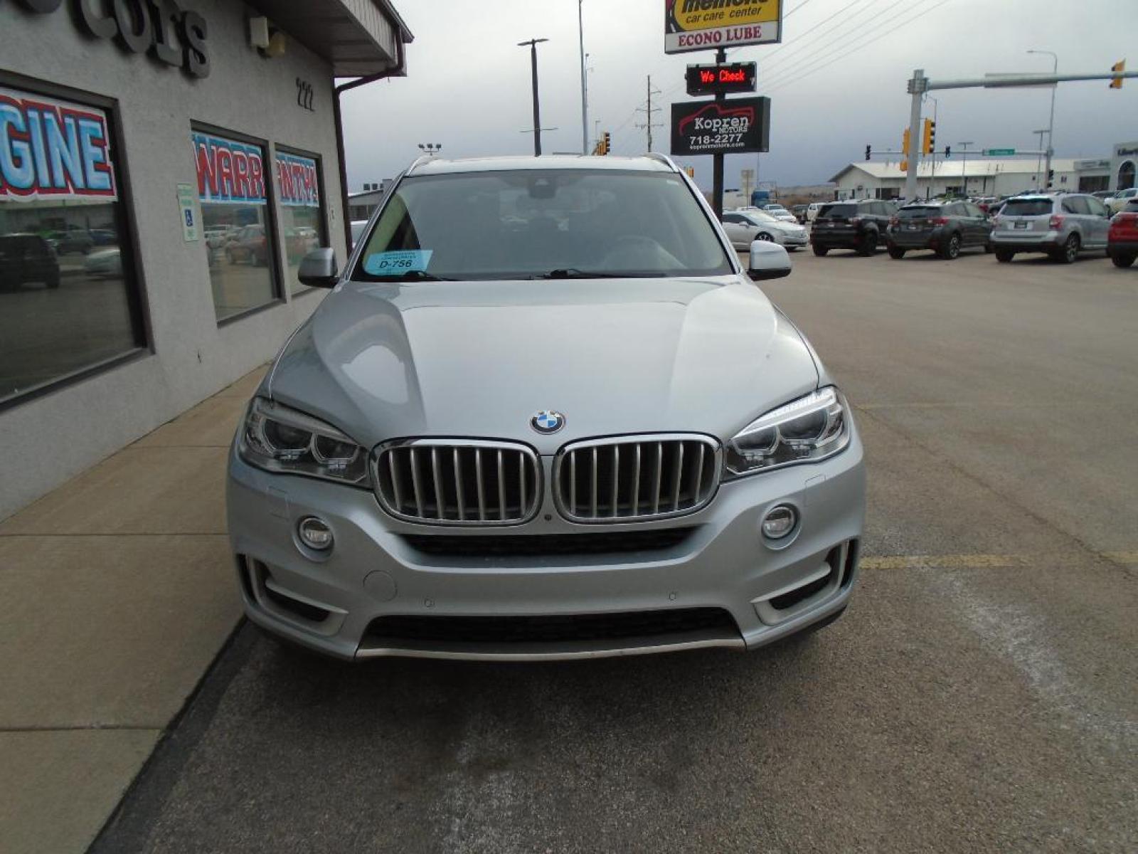 2016 SILVER BMW X5 xDrive35i (5UXKR0C55G0) with an 3.0 liter Straight 6 Cylinder Engine engine, Automatic transmission, located at 222 N Cambell St., Rapid City, SD, 57701, (866) 420-2727, 44.081833, -103.191032 - The state of the art park assist system will guide you easily into any spot. You'll never again be lost in a crowded city or a country region with the navigation system on this BMW X5. This mid-size suv shines with an exquisite metallic silver exterior finish. Make room for more passengers, carry e - Photo #5