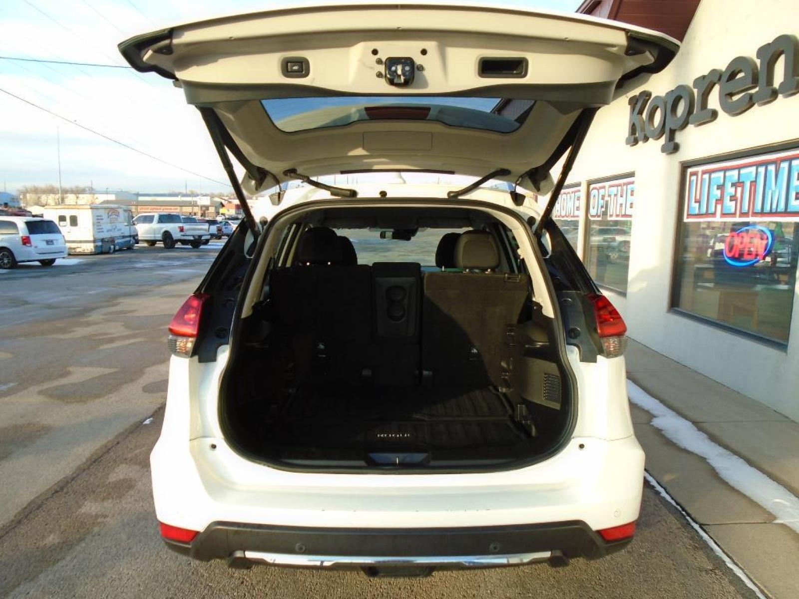 2020 WHITE Nissan Rogue SV (JN8AT2MV0LW) with an 2.5 liter 4 Cylinder Engine engine, Xtronic CVT Automatic transmission, located at 222 N Cambell St., Rapid City, SD, 57701, (866) 420-2727, 44.081833, -103.191032 - Good News! This certified CARFAX 1-owner vehicle has only had one owner before you. The state of the art park assist system will guide you easily into any spot. Our dealership has already run the CARFAX report and it is clean. A clean CARFAX is a great asset for resale value in the future. Expand t - Photo #33