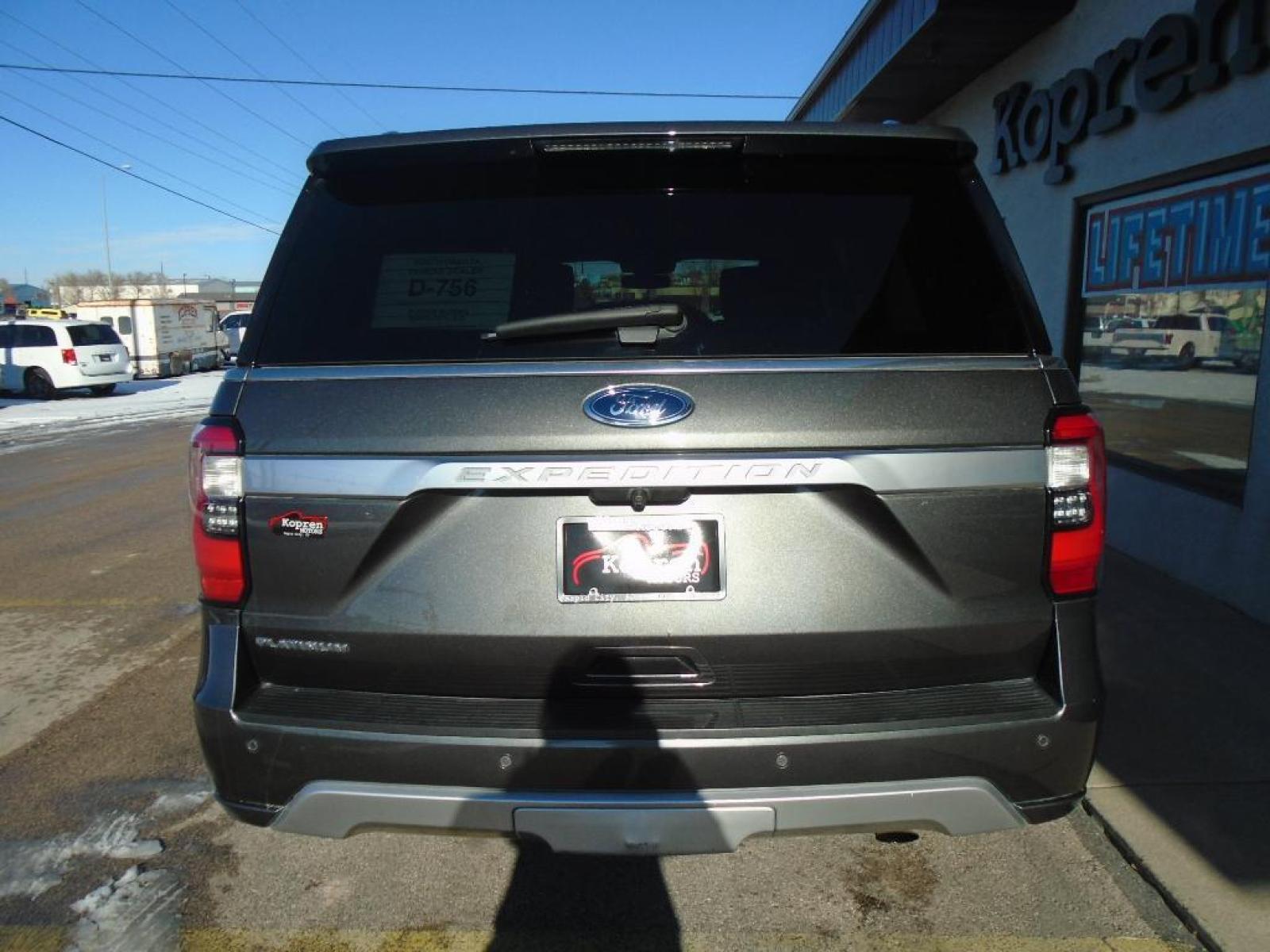 2018 Stone Gray Metallic Ford Expedition Platinum (1FMJU1MT1JE) with an 3.5 liter V6 Cylinder Engine engine, 10-SPEED AUTOMATIC W/SELECTSHIFT transmission, located at 222 N Cambell St., Rapid City, SD, 57701, (866) 420-2727, 44.081833, -103.191032 - Protect this 2018 Ford Expedition from unwanted accidents with a cutting edge backup camera system. It has a clean CARFAX vehicle history report. You'll never again be lost in a crowded city or a country region with the navigation system on the Ford Expedition. The state of the art park assist sys - Photo #2