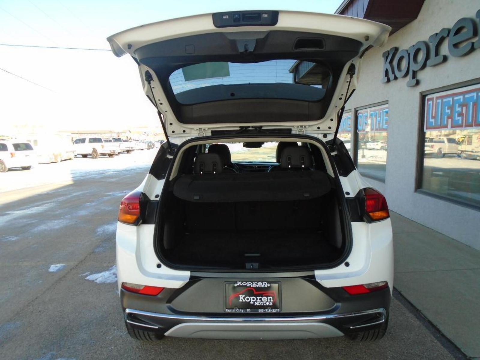 2021 WHITE Buick Encore GX Essence (KL4MMGSL1MB) with an 1.3 liter 3 Cylinder Engine engine, 9-SPEED AUTOMATIC, 9T4X, GEN 1 transmission, located at 222 N Cambell St., Rapid City, SD, 57701, (866) 420-2727, 44.081833, -103.191032 - This vehicle is a certified CARFAX 1-owner. The Buick Encore GX has a clean CARFAX vehicle history report. Protect this unit from unwanted accidents with a cutting edge backup camera system. This unit embodies class and sophistication with its refined white exterior. The vehicle has a 1.3 liter 3 C - Photo #29