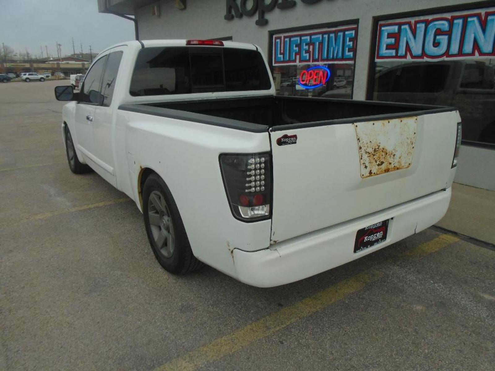 2006 WHITE Nissan Titan SE (1N6BA06A06N) with an 5.6 liter 8 Cylinder Engine engine, located at 222 N Cambell St., Rapid City, SD, 57701, (866) 420-2727, 44.081833, -103.191032 - This 2006 Nissan Titan shines with clean polished lines coated with an elegant white finish. Enjoy the incredible handling with the rear wheel drive on this Nissan Titan. The vehicle has a 5.6 liter 8 Cylinder Engine high output engine. Anti-lock brakes are standard on this unit. Easily set your sp - Photo #1