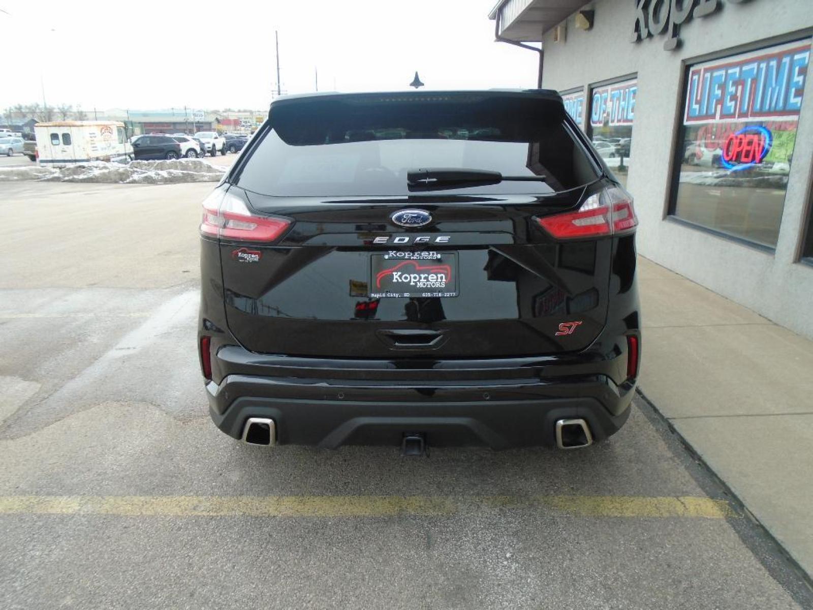 2022 Agate Black Metallic /Ebony Ford Edge ST (2FMPK4AP7NB) with an 2.7 liter V6 Cylinder Engine engine, 7-SPEED AUTOMATIC W/SELECTSHIFT transmission, located at 222 N Cambell St., Rapid City, SD, 57701, (866) 420-2727, 44.081833, -103.191032 - This vehicle is a certified CARFAX 1-owner. The rear parking assist technology on the vehicle will put you at ease when reversing. The system alerts you as you get closer to an obstruction. See what's behind you with the back up camera on this model. It has a clean CARFAX vehicle history report. Th - Photo #2