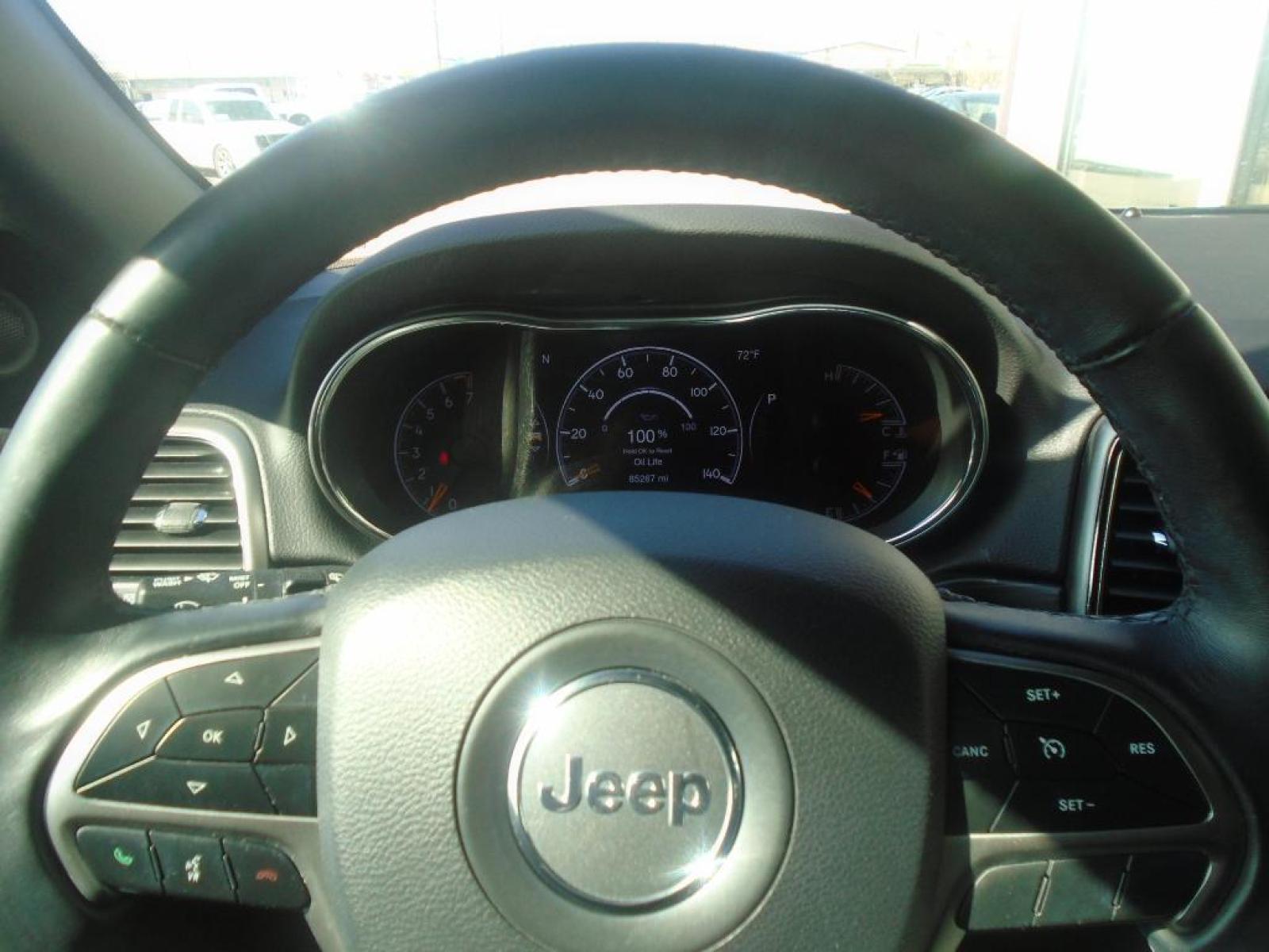 2020 GRAY Jeep Grand Cherokee (1C4RJFAG4LC) with an V6, 3.6L engine, Automatic transmission, located at 222 N Cambell St., Rapid City, SD, 57701, (866) 420-2727, 44.081833, -103.191032 - Photo #13