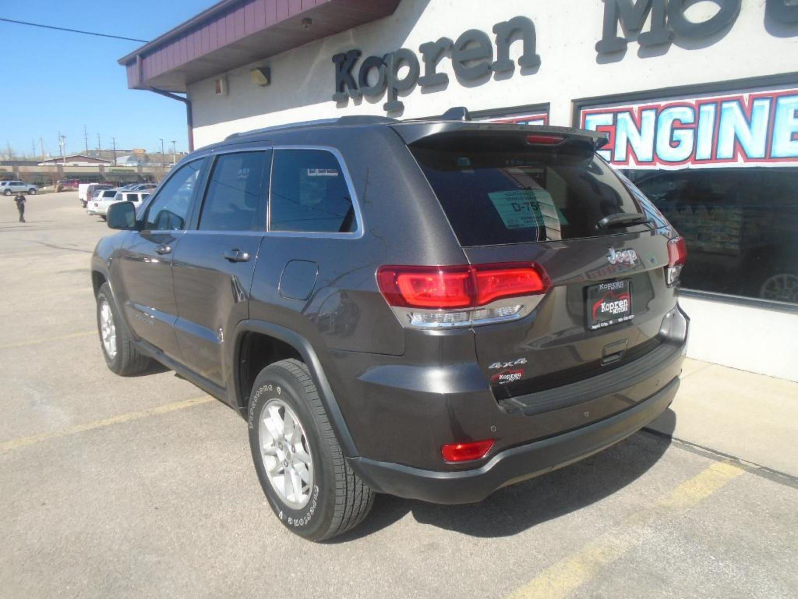 2020 GRAY Jeep Grand Cherokee (1C4RJFAG4LC) with an V6, 3.6L engine, Automatic transmission, located at 222 N Cambell St., Rapid City, SD, 57701, (866) 420-2727, 44.081833, -103.191032 - Photo #1