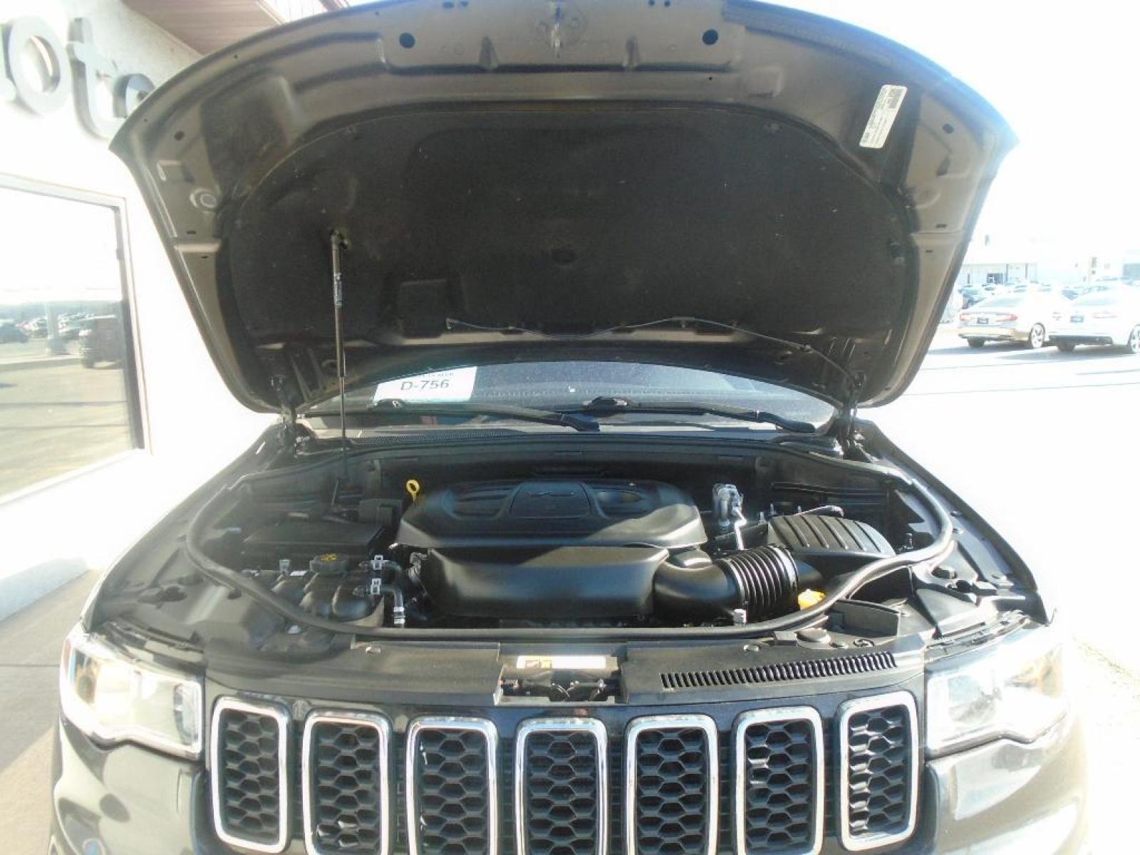 2020 GRAY Jeep Grand Cherokee (1C4RJFAG4LC) with an V6, 3.6L engine, Automatic transmission, located at 222 N Cambell St., Rapid City, SD, 57701, (866) 420-2727, 44.081833, -103.191032 - Photo #34