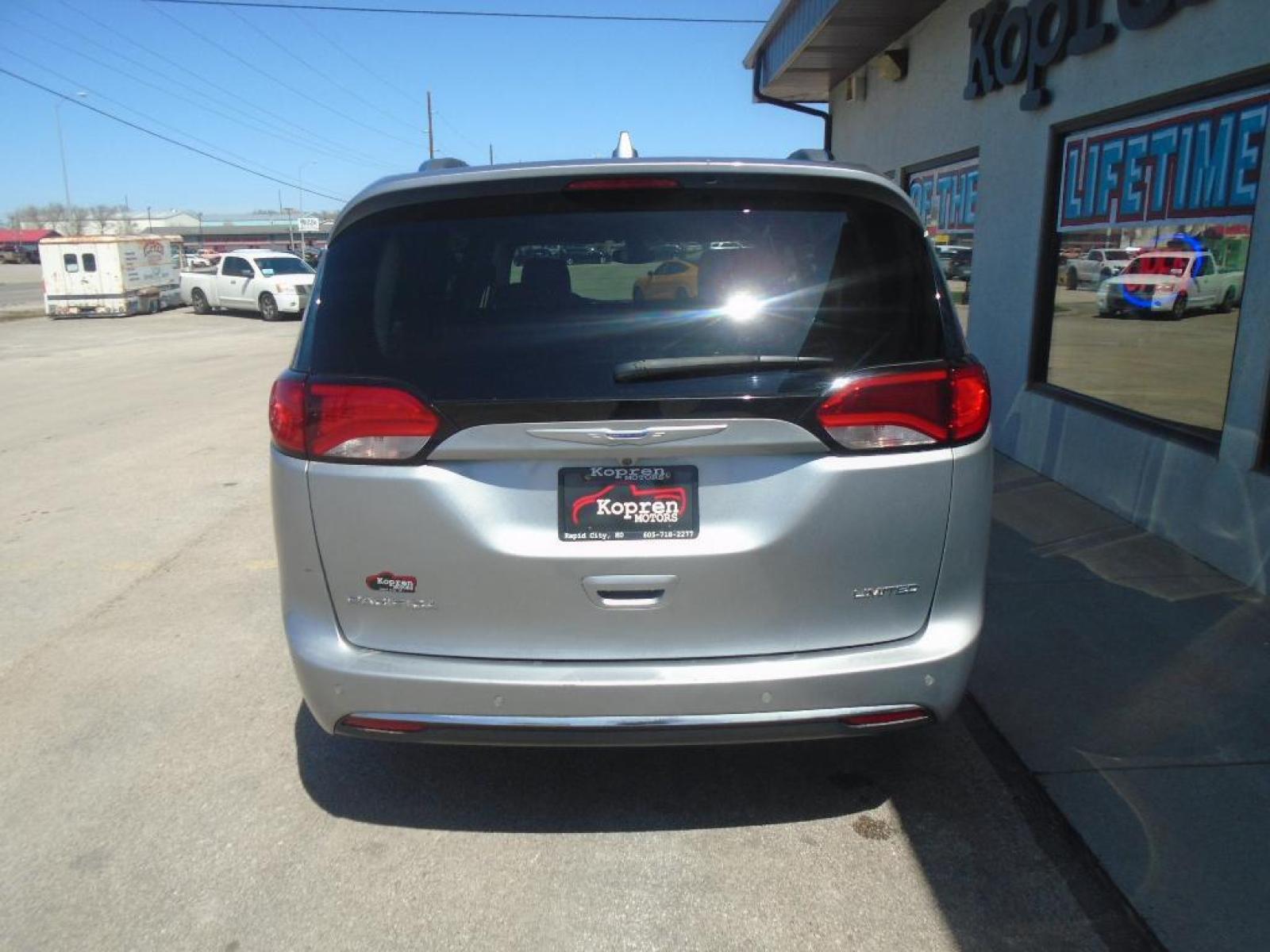 2018 Billet Silver Metallic Clearcoat /Black/Black/Black Chrysler Pacifica Limited (2C4RC1GG6JR) with an V6, 3.6L engine, 9-speed automatic transmission, located at 222 N Cambell St., Rapid City, SD, 57701, (866) 420-2727, 44.081833, -103.191032 - <b>Equipment</b><br>You'll never again be lost in a crowded city or a country region with the navigation system on this mini van. This 2018 Chrysler Pacifica has a clean CARFAX vehicle history report. Keep your hands warm all winter with a heated steering wheel in this model . with XM/Sirus Sate - Photo #2