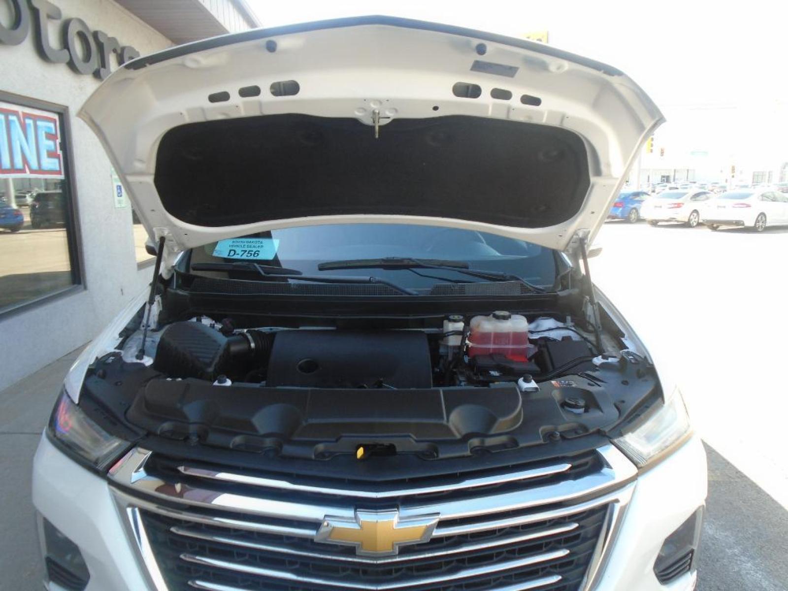 2022 Summit White Chevrolet Traverse LT Cloth (1GNEVGKWXNJ) with an V6, 3.6L engine, 9-speed automatic transmission, located at 222 N Cambell St., Rapid City, SD, 57701, (866) 420-2727, 44.081833, -103.191032 - This vehicle is a certified CARFAX 1-owner. The rear parking assist technology on this unit will put you at ease when reversing. The system alerts you as you get closer to an obstruction. This model features a hands-free Bluetooth phone system. Set the temperature exactly where you are most comfort - Photo #37