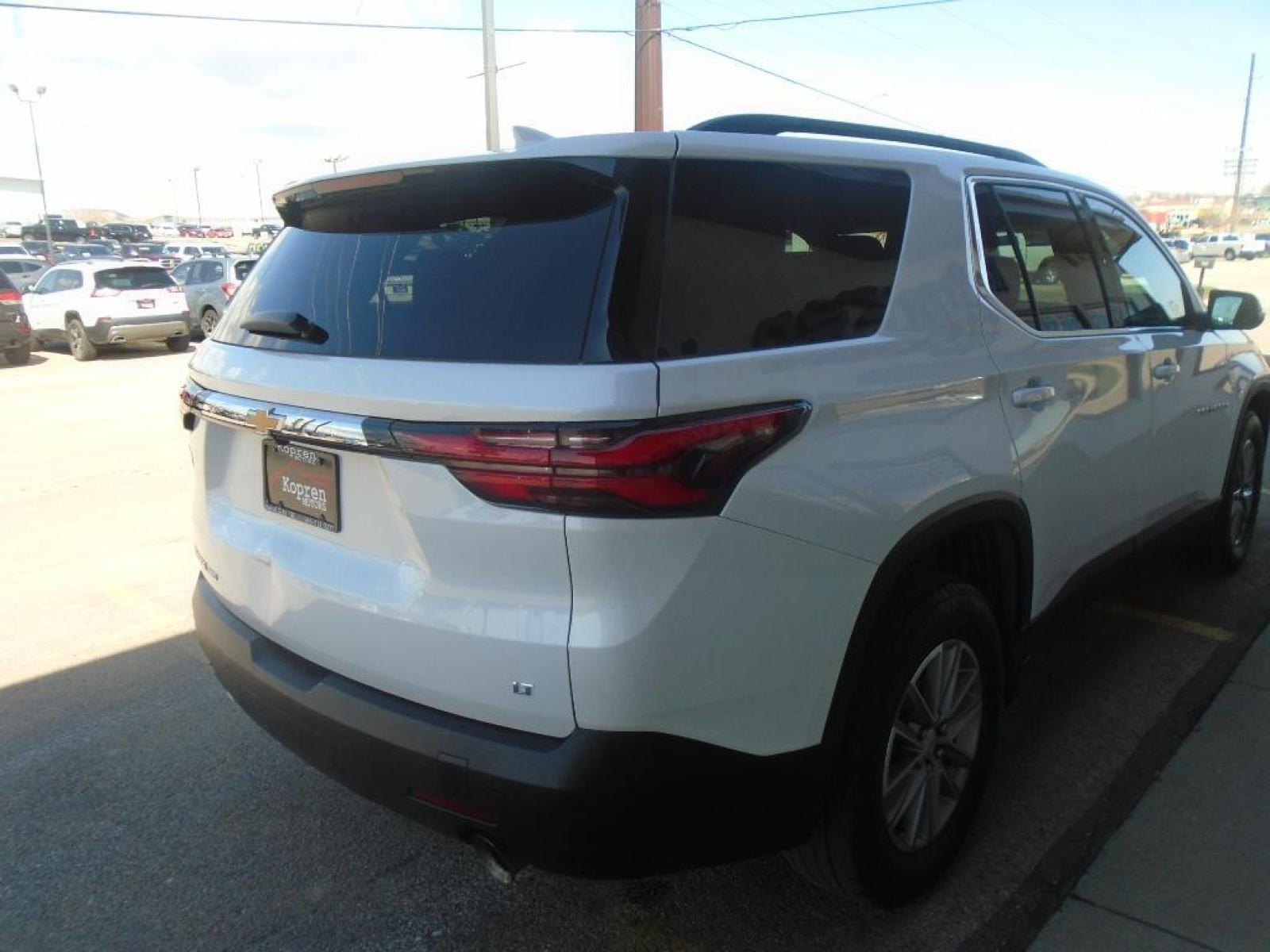 2022 Summit White Chevrolet Traverse LT Cloth (1GNEVGKWXNJ) with an V6, 3.6L engine, 9-speed automatic transmission, located at 222 N Cambell St., Rapid City, SD, 57701, (866) 420-2727, 44.081833, -103.191032 - This vehicle is a certified CARFAX 1-owner. The rear parking assist technology on this unit will put you at ease when reversing. The system alerts you as you get closer to an obstruction. This model features a hands-free Bluetooth phone system. Set the temperature exactly where you are most comfort - Photo #3