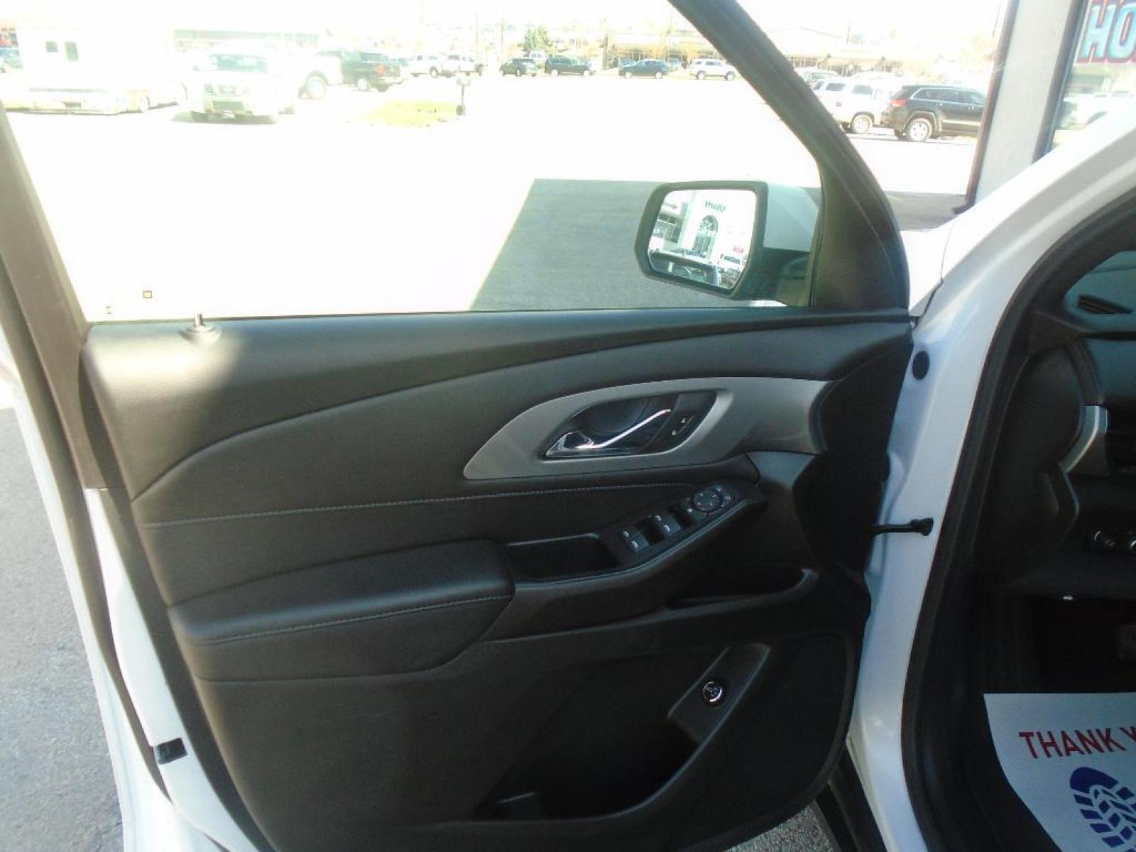 2022 Summit White Chevrolet Traverse LT Cloth (1GNEVGKWXNJ) with an V6, 3.6L engine, 9-speed automatic transmission, located at 222 N Cambell St., Rapid City, SD, 57701, (866) 420-2727, 44.081833, -103.191032 - This vehicle is a certified CARFAX 1-owner. The rear parking assist technology on this unit will put you at ease when reversing. The system alerts you as you get closer to an obstruction. This model features a hands-free Bluetooth phone system. Set the temperature exactly where you are most comfort - Photo #8