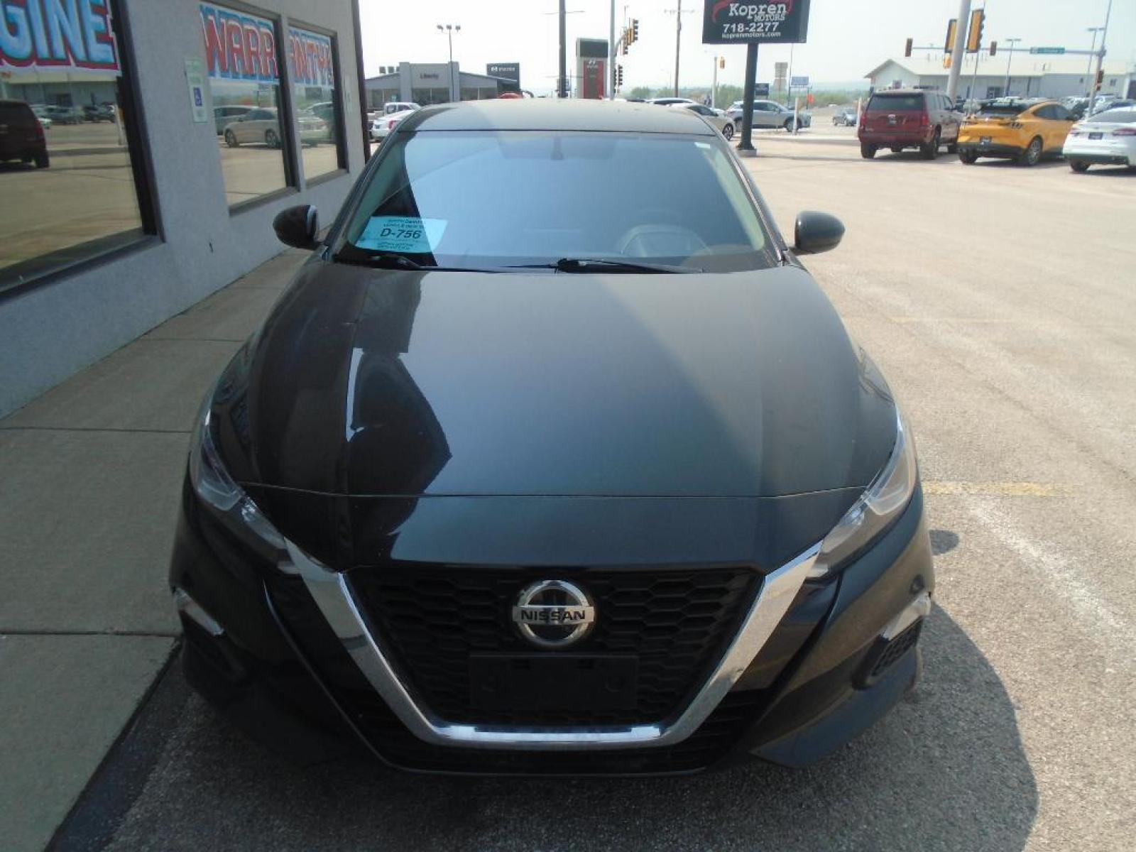 2020 Super Black /Charcoal Nissan Altima 2.5 S (1N4BL4BV1LC) with an L4, 2.5L engine, CVT transmission, located at 222 N Cambell St., Rapid City, SD, 57701, (866) 420-2727, 44.081833, -103.191032 - <b>Equipment</b><br>Bluetooth technology is built into this mid-size car, keeping your hands on the steering wheel and your focus on the road. Our dealership has already run the CARFAX report and it is clean. A clean CARFAX is a great asset for resale value in the future. See what's behind you with - Photo #5