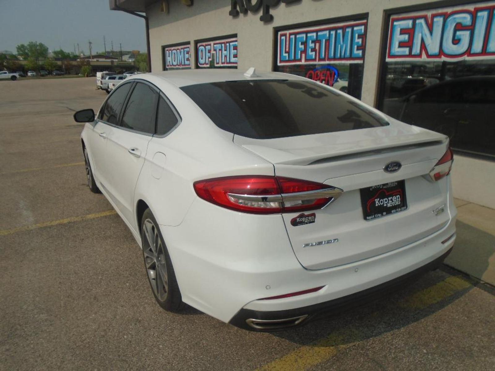 2019 Oxford White /Ebony Ford Fusion SEL (3FA6P0CD7KR) with an L4, 1.5L engine, 6-speed automatic transmission, located at 222 N Cambell St., Rapid City, SD, 57701, (866) 420-2727, 44.081833, -103.191032 - <b>Equipment</b><br>The rear parking assist technology on this model will put you at ease when reversing. The system alerts you as you get closer to an obstruction. This Ford Fusion features a hands-free Bluetooth phone system. See what's behind you with the back up camera on this unit. Set the tem - Photo #1