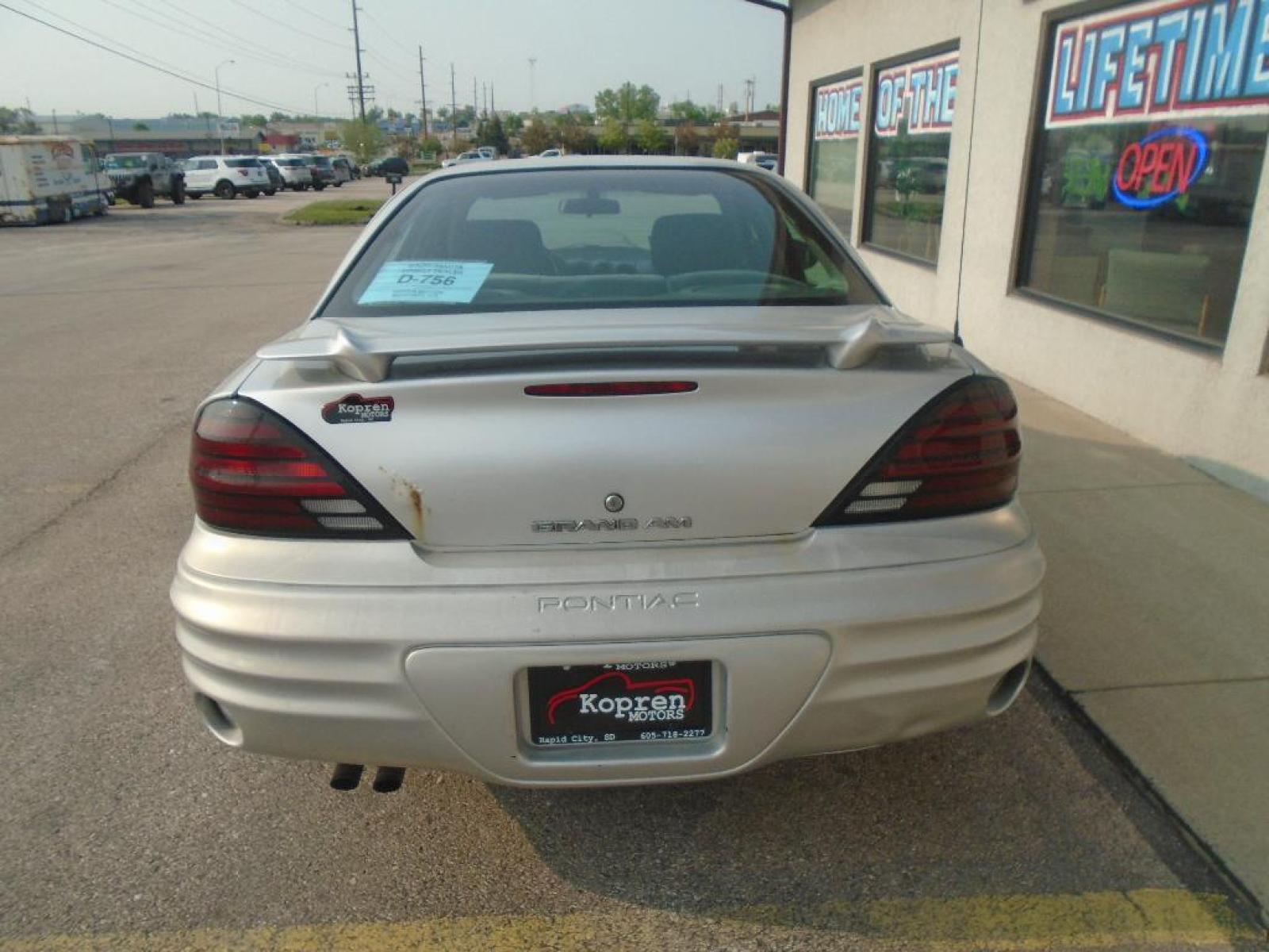 2002 Galaxy Silver Metallic Pontiac Grand Am SE1 (1G2NF52F22C) with an L4, 2.2L engine, 5-speed manual transmission, located at 222 N Cambell St., Rapid City, SD, 57701, (866) 420-2727, 44.081833, -103.191032 - The Pontiac Grand Am shines with an exquisite metallic silver exterior finish. The vehicle has a L4, 2.2L high output engine. This model is front wheel drive. Maintaining a stable interior temperature in this 2002 Pontiac Grand Am is easy with the climate control system. Anti-lock brakes are standa - Photo #2