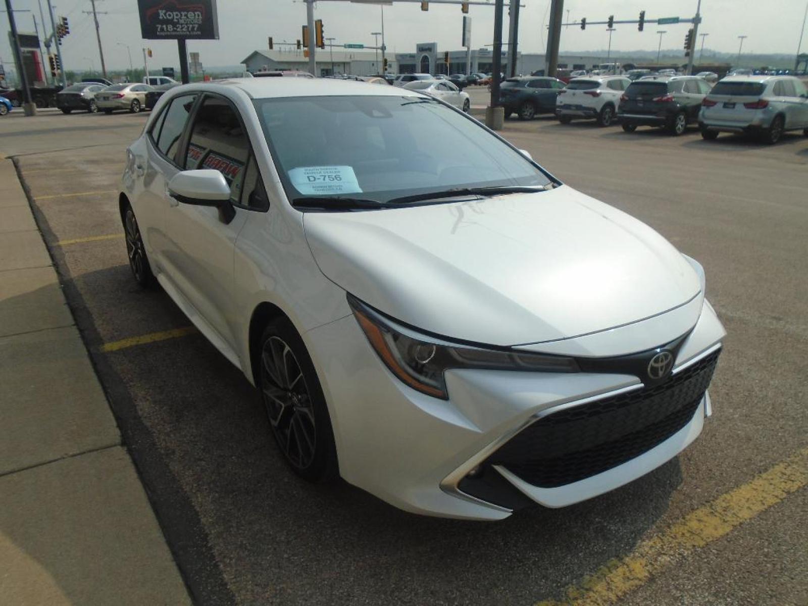 2021 Wind Chill Pearl /Moonstone Toyota Corolla Hatchback XSE (JTNA4MBE5M3) with an L4, 2.0L engine, 6-speed manual transmission, located at 222 N Cambell St., Rapid City, SD, 57701, (866) 420-2727, 44.081833, -103.191032 - <b>Equipment</b><br>Protect this Toyota Corolla Hatchback from unwanted accidents with a cutting edge backup camera system. It features a hands-free Bluetooth phone system. Our dealership has already run the CARFAX report and it is clean. A clean CARFAX is a great asset for resale value in the futu - Photo #4